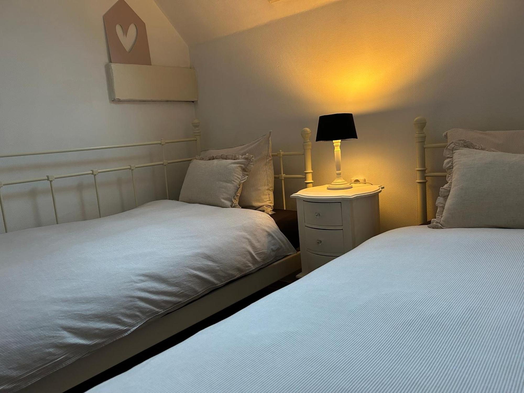 T'Hus Bed & Breakfast Katlijk Exterior foto